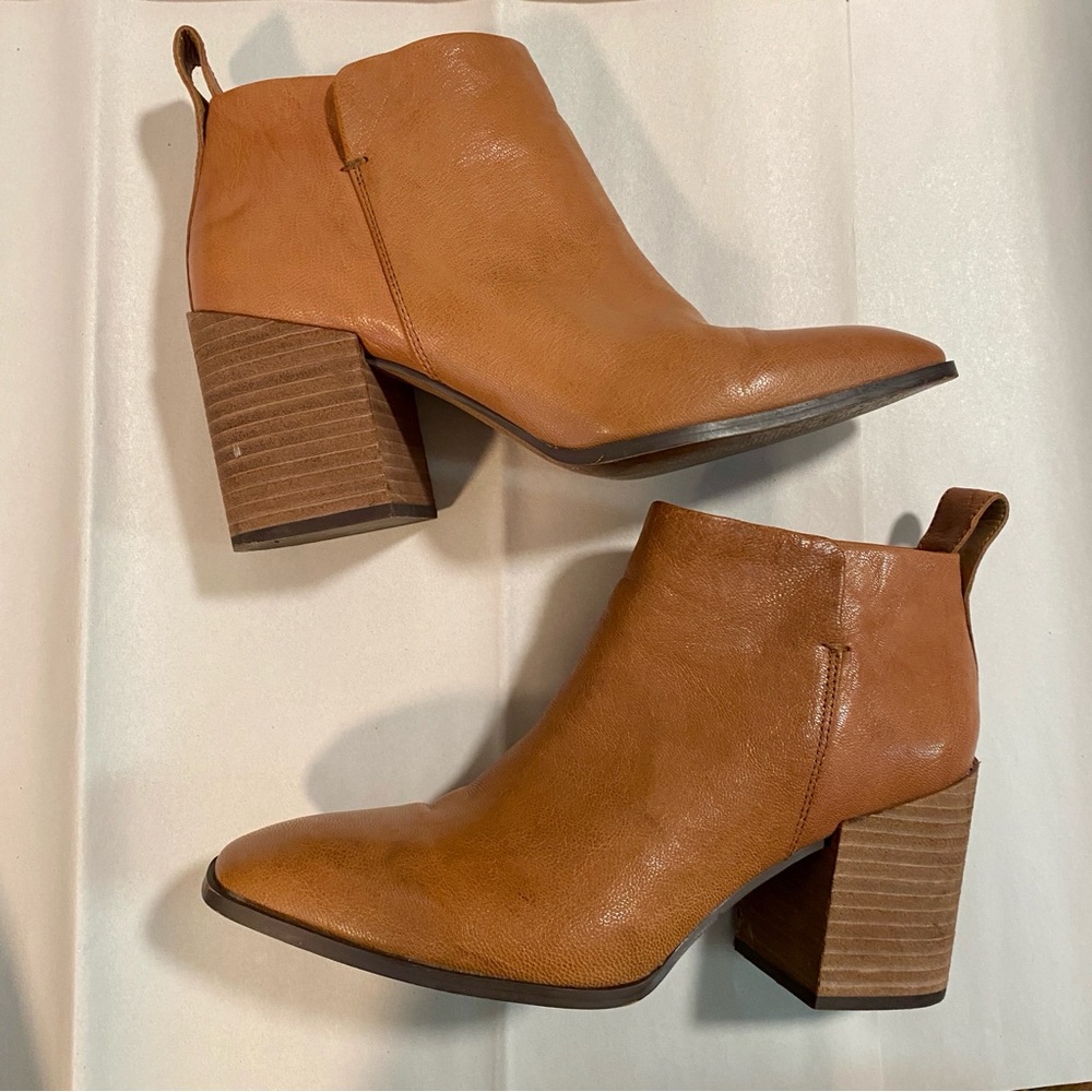 Vionic Lyssa Tan Leather Boots 10